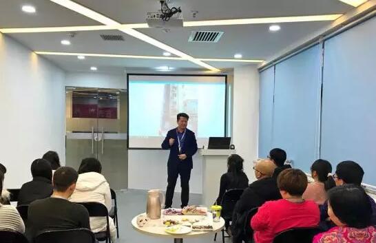 年度总结大会: 整装待发,携手共进!