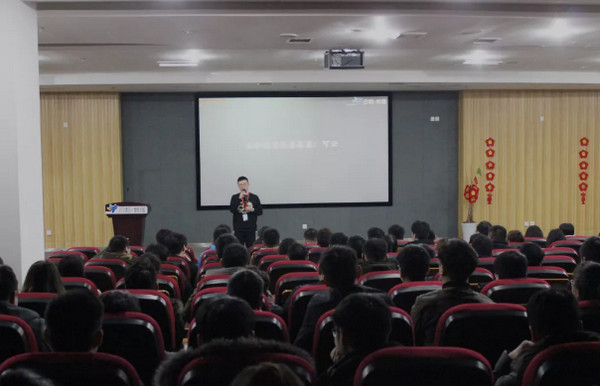 1550452998653884.jpg 配图2 云和教育教务总监可老师发表致辞.jpg