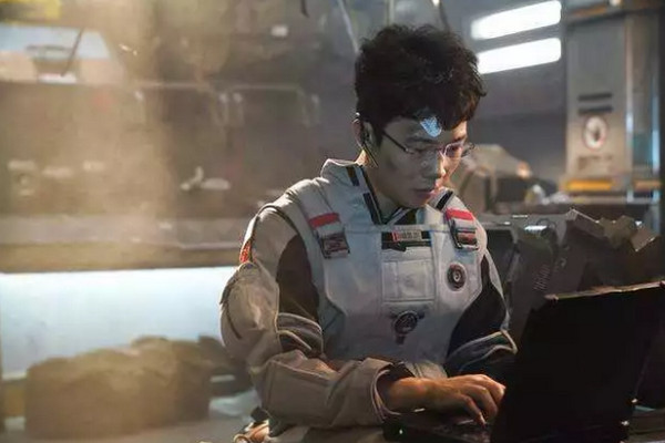 1550540367874296.jpg 配图2《流浪地球》程序员李一一剧照.jpg